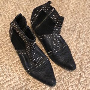 THRASHED Anine Bing Studded Boots 37